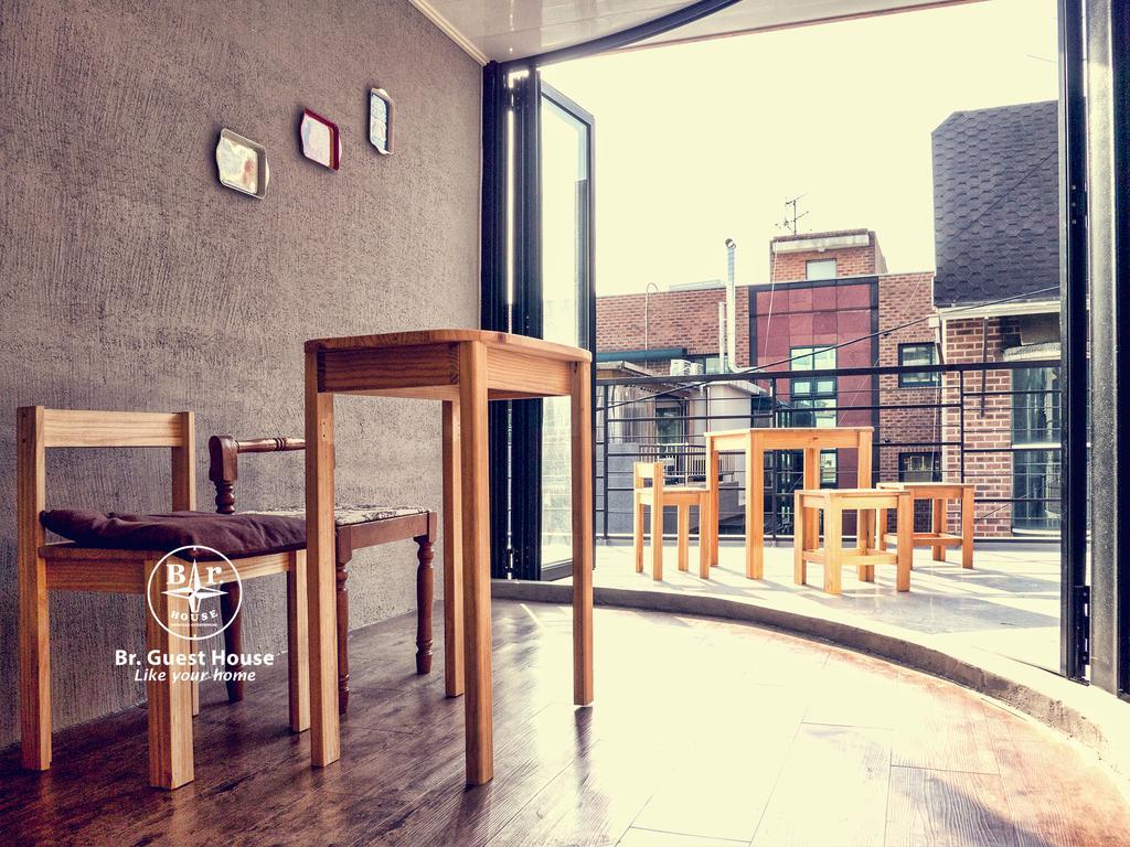 Br. Guesthouse Hongdae Seoul Exterior photo