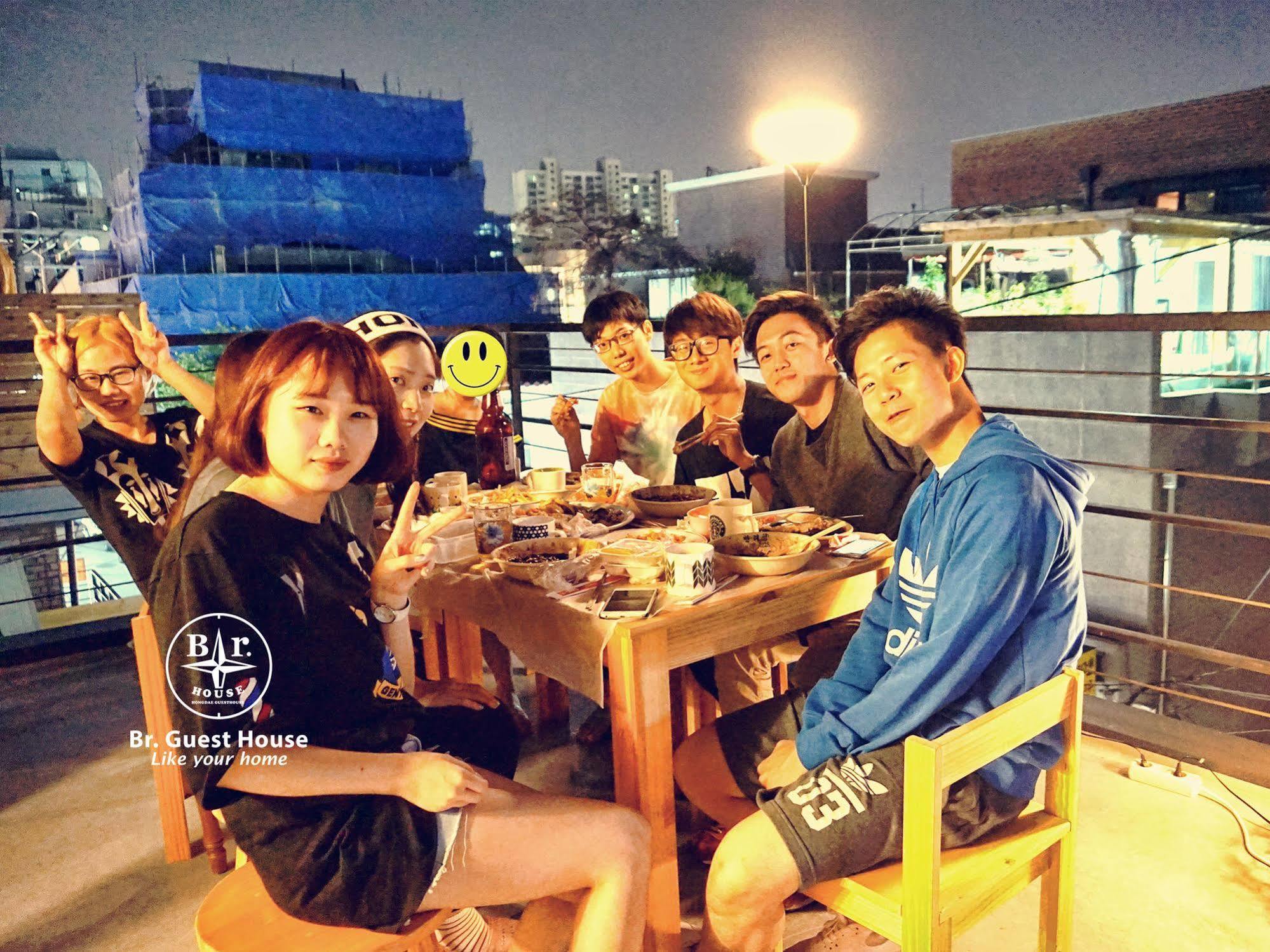 Br. Guesthouse Hongdae Seoul Exterior photo
